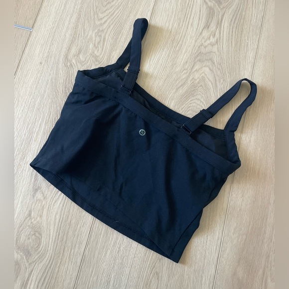 Workout top with shelf - Picture 2 of 4